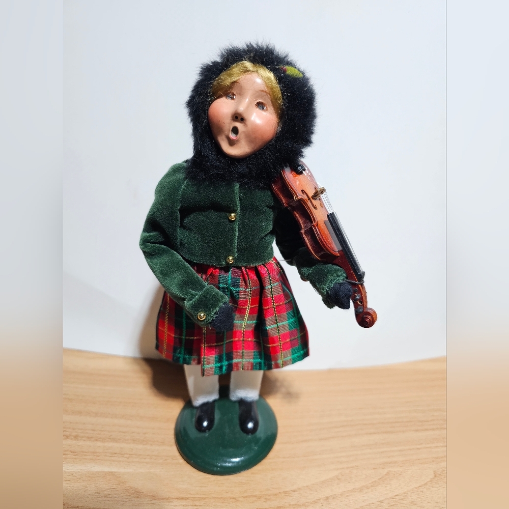 Byers' Choice Caroler